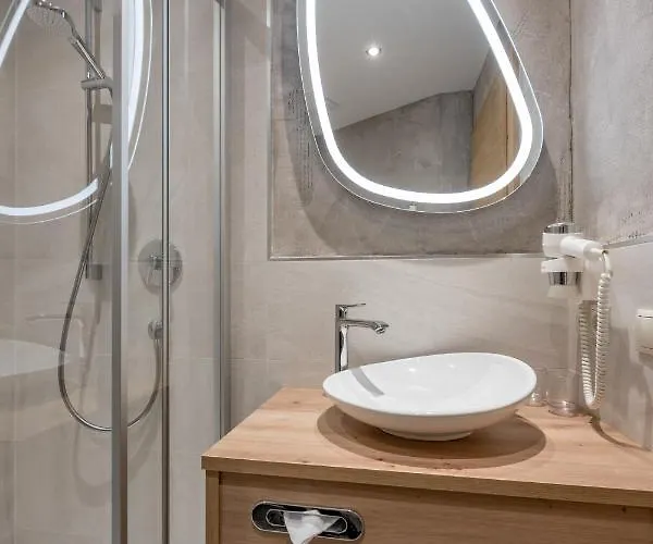 Residenz Allegra شقة فندقية 3*